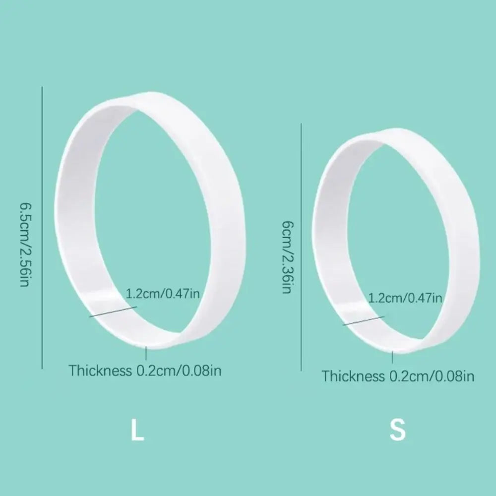 Close-up of the elastic band on the toe alignment trainer